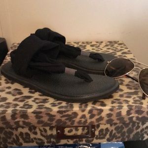 Sanuk Shoes - Very cute SANUK sandals in size 7 Sanuk Shoes - Very cute SANUK sandals in size 7